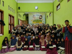 Read more about the article SMKN 1 JEPARA, Berbagi takjil kepada Anak-anak yatim Piatu di Yayasan Mandiri Darul Quran